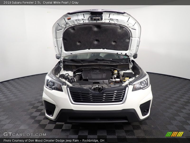 Crystal White Pearl / Gray 2019 Subaru Forester 2.5i