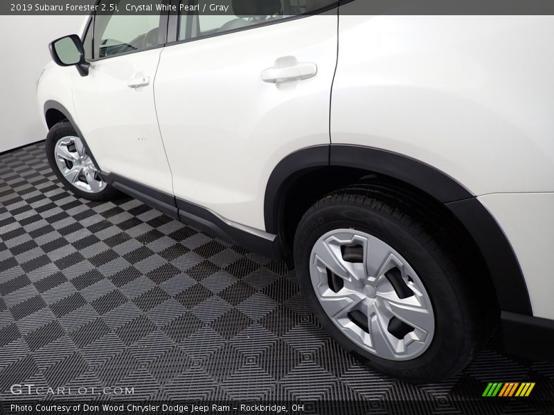 Crystal White Pearl / Gray 2019 Subaru Forester 2.5i