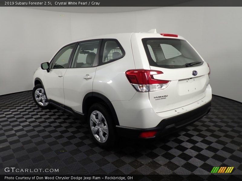 Crystal White Pearl / Gray 2019 Subaru Forester 2.5i