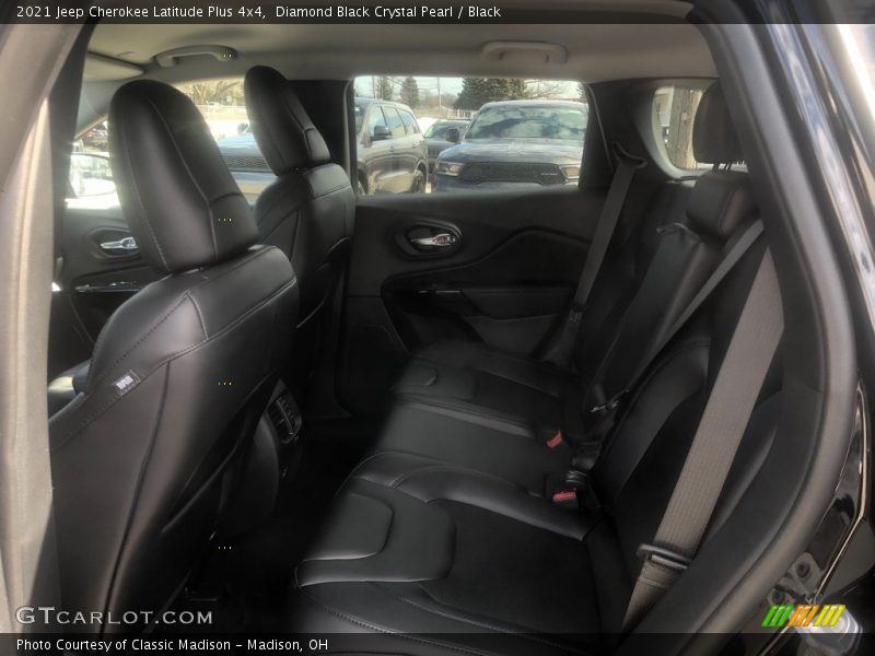Diamond Black Crystal Pearl / Black 2021 Jeep Cherokee Latitude Plus 4x4