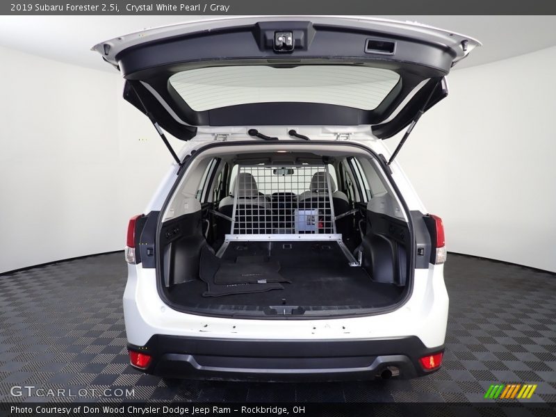 Crystal White Pearl / Gray 2019 Subaru Forester 2.5i
