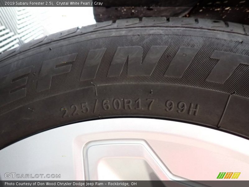 Crystal White Pearl / Gray 2019 Subaru Forester 2.5i