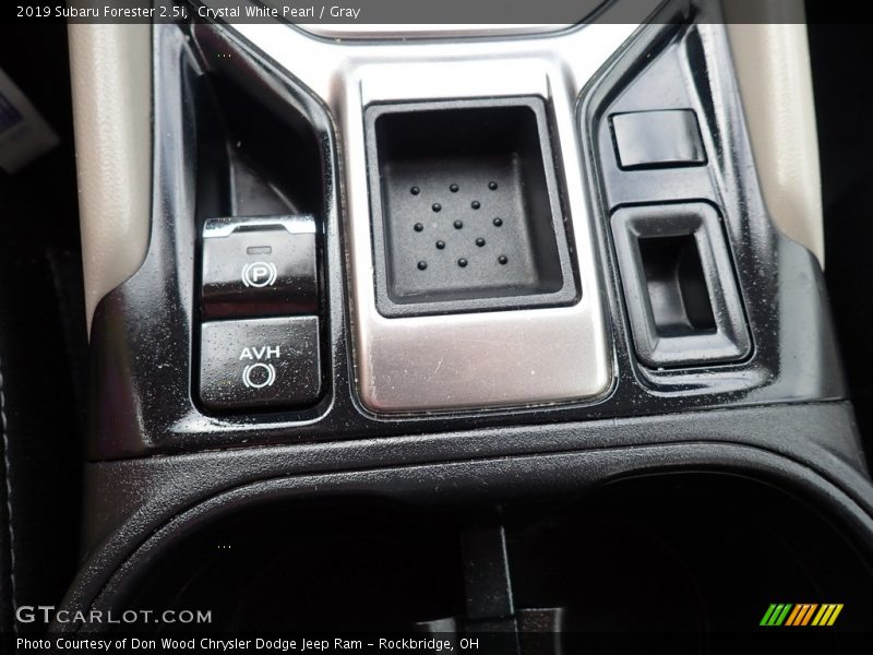 Crystal White Pearl / Gray 2019 Subaru Forester 2.5i