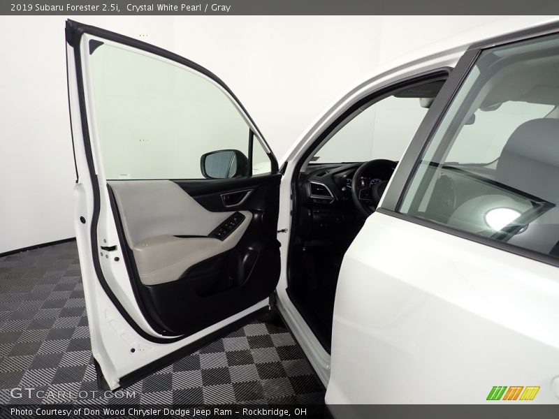 Crystal White Pearl / Gray 2019 Subaru Forester 2.5i