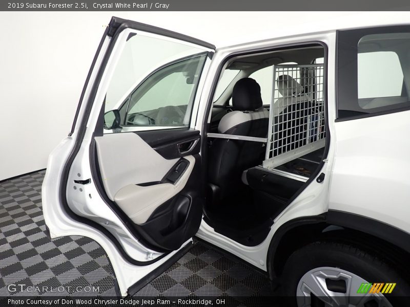 Crystal White Pearl / Gray 2019 Subaru Forester 2.5i