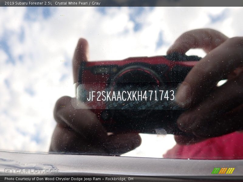 Crystal White Pearl / Gray 2019 Subaru Forester 2.5i
