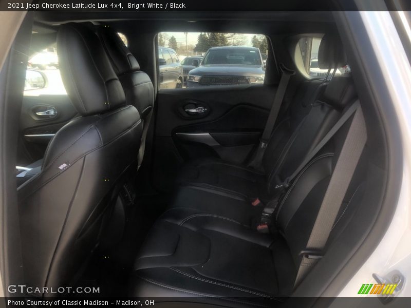 Bright White / Black 2021 Jeep Cherokee Latitude Lux 4x4