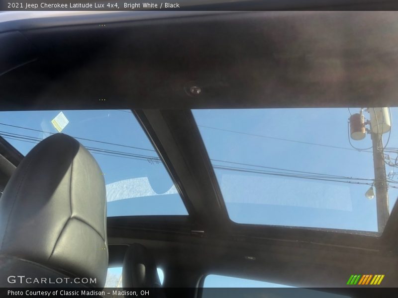 Bright White / Black 2021 Jeep Cherokee Latitude Lux 4x4