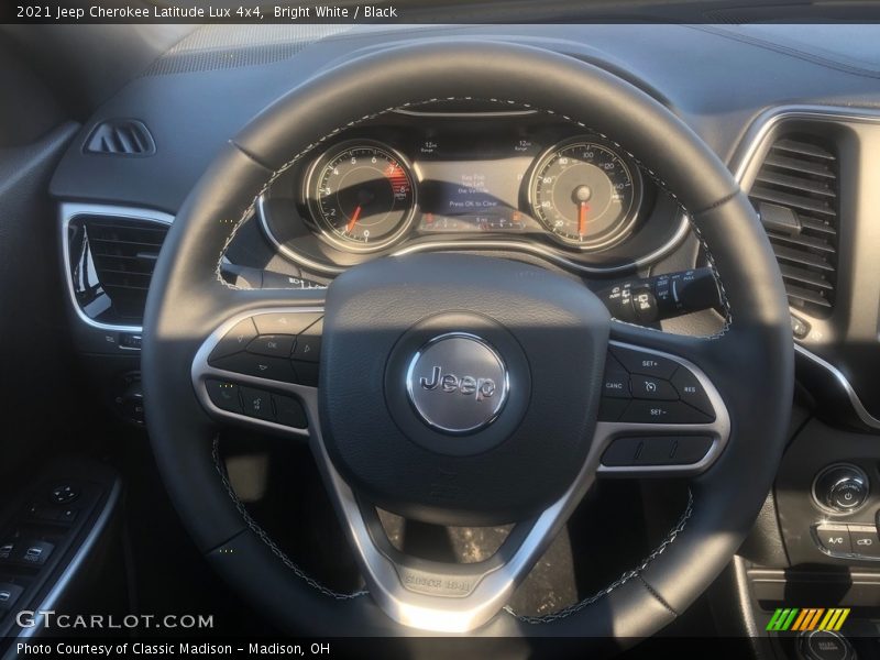 Bright White / Black 2021 Jeep Cherokee Latitude Lux 4x4