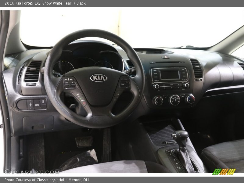 Dashboard of 2016 Forte5 LX