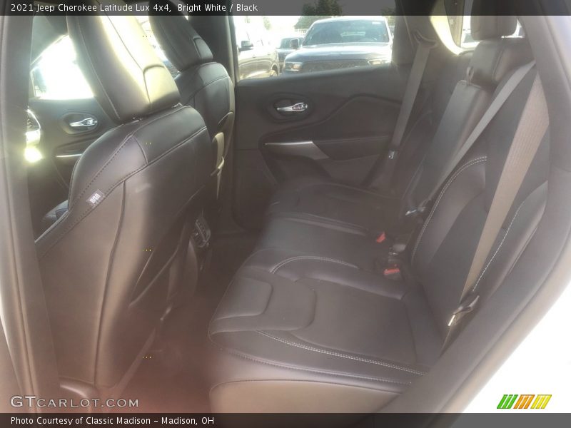 Bright White / Black 2021 Jeep Cherokee Latitude Lux 4x4