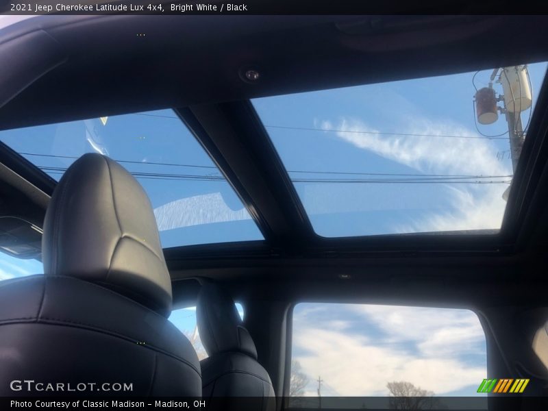 Bright White / Black 2021 Jeep Cherokee Latitude Lux 4x4