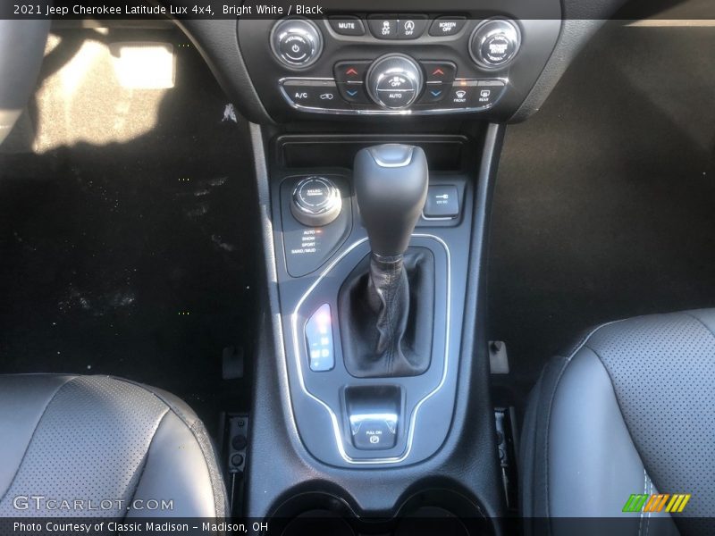 Bright White / Black 2021 Jeep Cherokee Latitude Lux 4x4