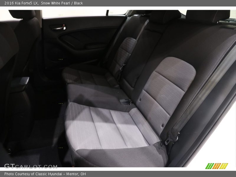 Snow White Pearl / Black 2016 Kia Forte5 LX