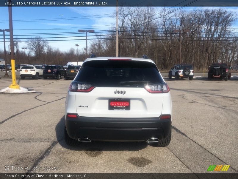 Bright White / Black 2021 Jeep Cherokee Latitude Lux 4x4