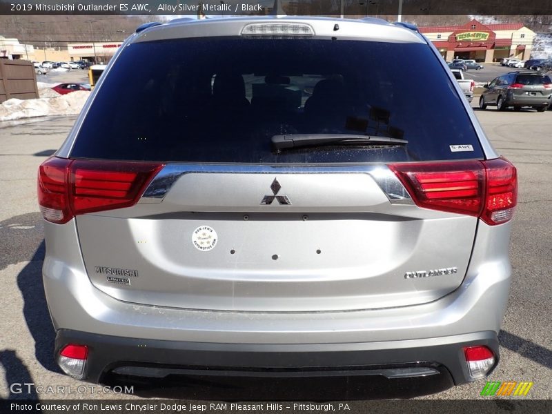 Alloy Silver Metallic / Black 2019 Mitsubishi Outlander ES AWC