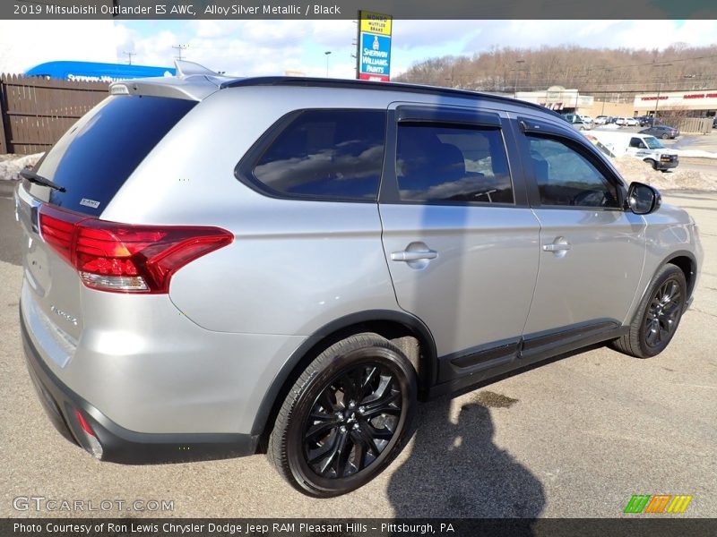 Alloy Silver Metallic / Black 2019 Mitsubishi Outlander ES AWC