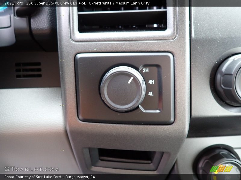 Oxford White / Medium Earth Gray 2021 Ford F250 Super Duty XL Crew Cab 4x4