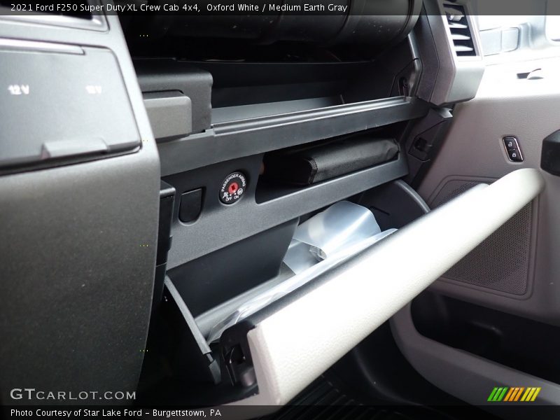 Oxford White / Medium Earth Gray 2021 Ford F250 Super Duty XL Crew Cab 4x4