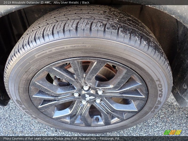 Alloy Silver Metallic / Black 2019 Mitsubishi Outlander ES AWC