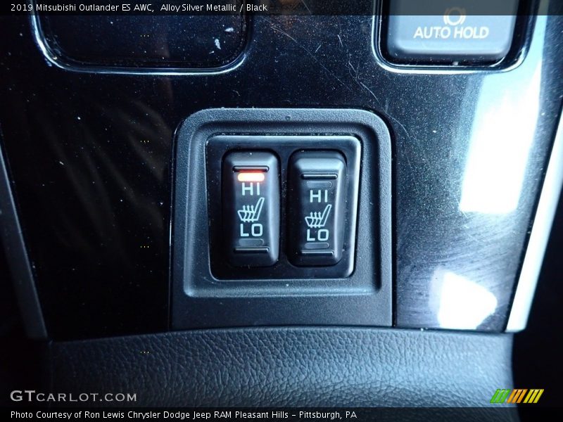 Alloy Silver Metallic / Black 2019 Mitsubishi Outlander ES AWC