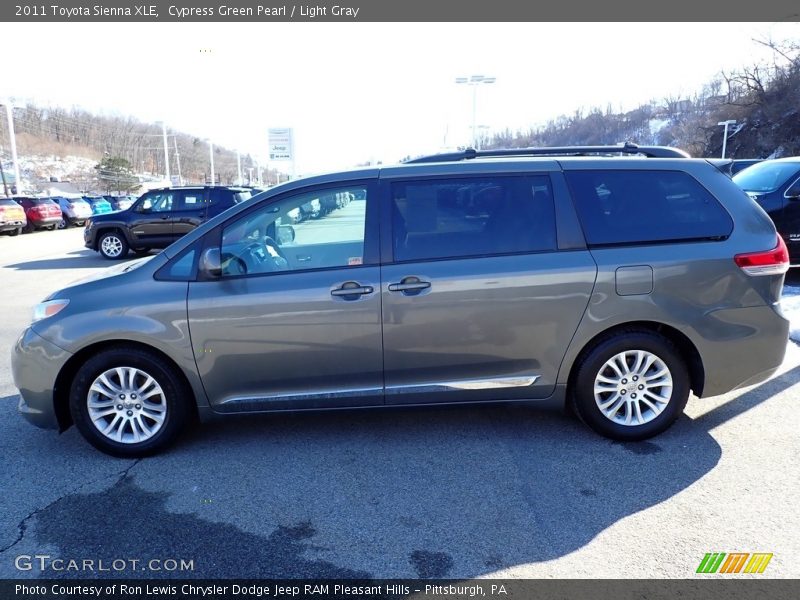 Cypress Green Pearl / Light Gray 2011 Toyota Sienna XLE