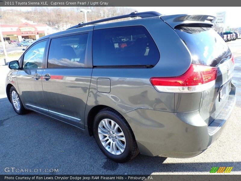 Cypress Green Pearl / Light Gray 2011 Toyota Sienna XLE