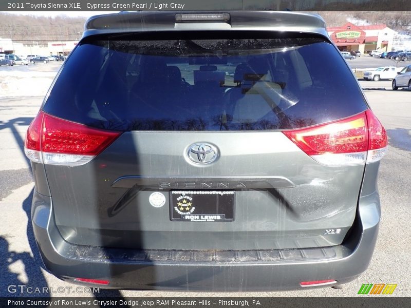 Cypress Green Pearl / Light Gray 2011 Toyota Sienna XLE