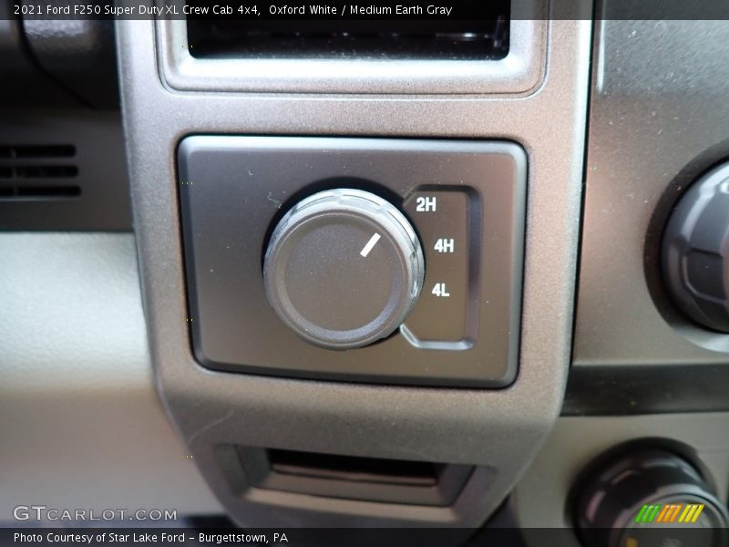 Oxford White / Medium Earth Gray 2021 Ford F250 Super Duty XL Crew Cab 4x4