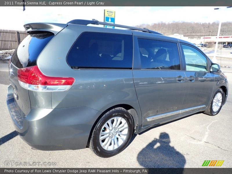 Cypress Green Pearl / Light Gray 2011 Toyota Sienna XLE