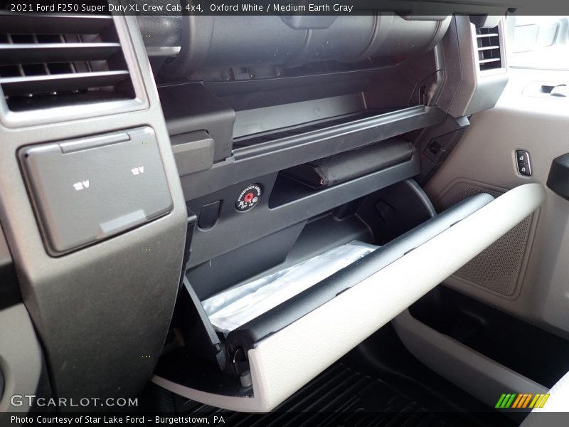 Oxford White / Medium Earth Gray 2021 Ford F250 Super Duty XL Crew Cab 4x4