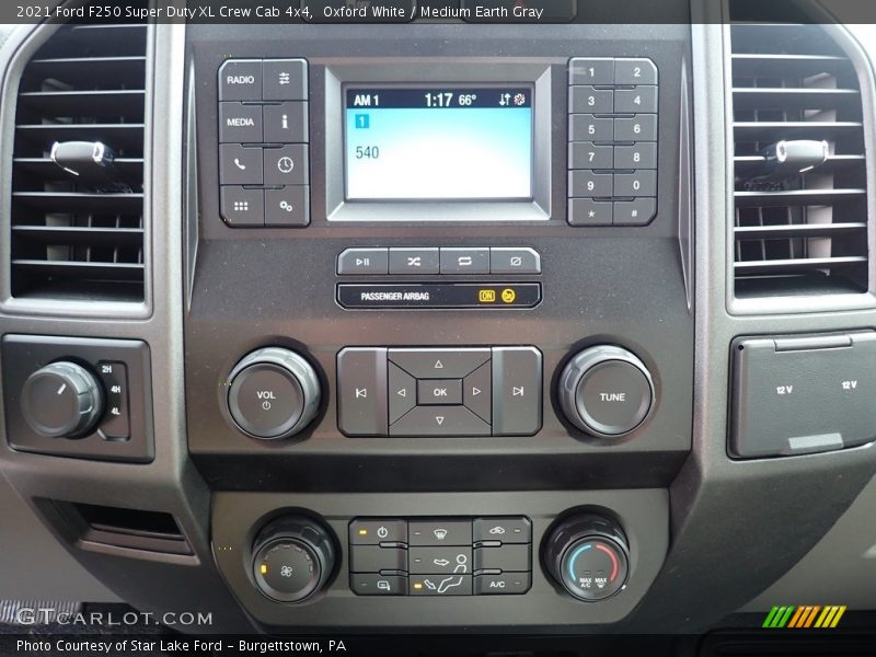 Oxford White / Medium Earth Gray 2021 Ford F250 Super Duty XL Crew Cab 4x4