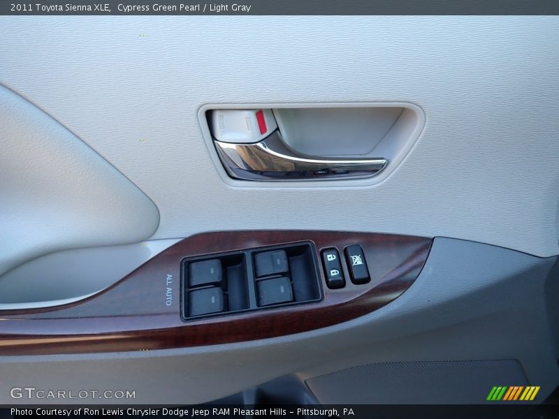 Cypress Green Pearl / Light Gray 2011 Toyota Sienna XLE