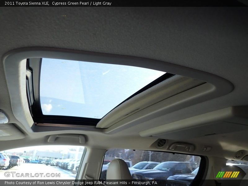 Cypress Green Pearl / Light Gray 2011 Toyota Sienna XLE