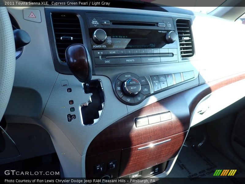 Cypress Green Pearl / Light Gray 2011 Toyota Sienna XLE