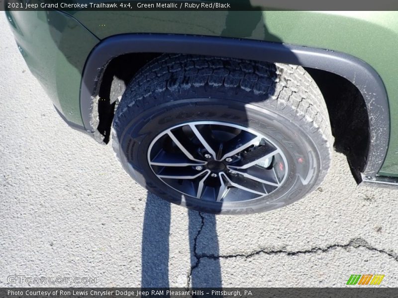 Green Metallic / Ruby Red/Black 2021 Jeep Grand Cherokee Trailhawk 4x4