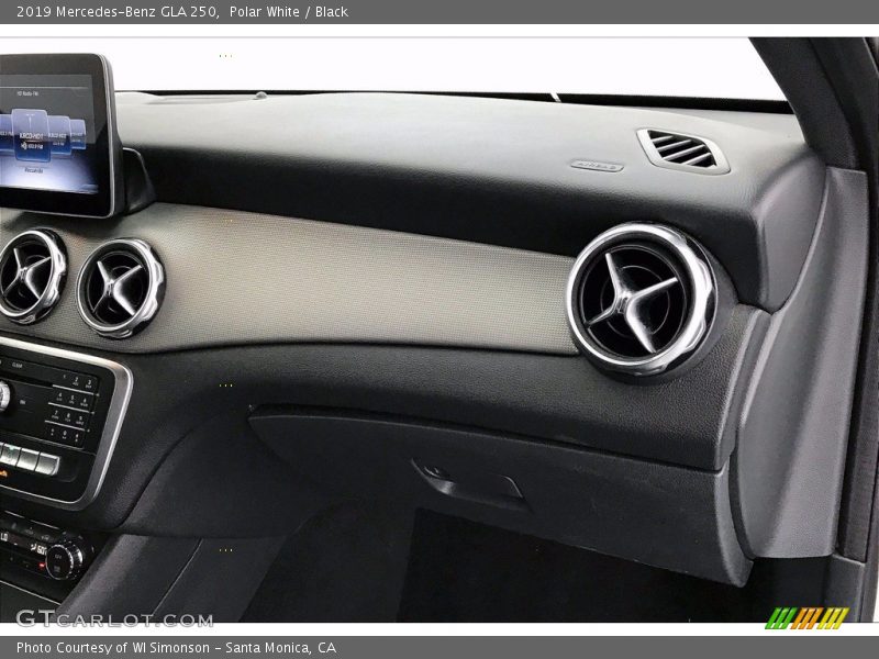Polar White / Black 2019 Mercedes-Benz GLA 250
