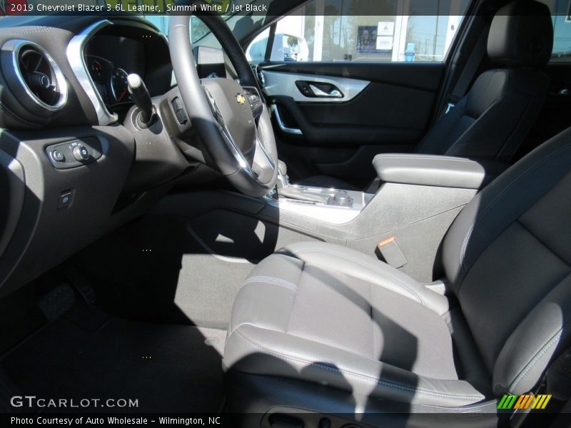 Summit White / Jet Black 2019 Chevrolet Blazer 3.6L Leather
