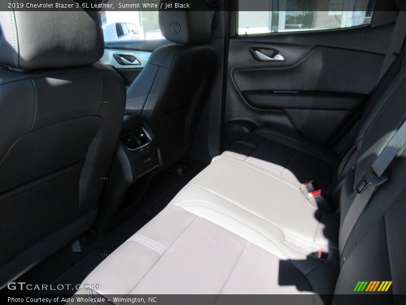 Summit White / Jet Black 2019 Chevrolet Blazer 3.6L Leather