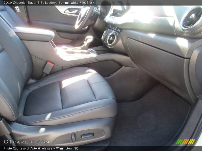 Summit White / Jet Black 2019 Chevrolet Blazer 3.6L Leather