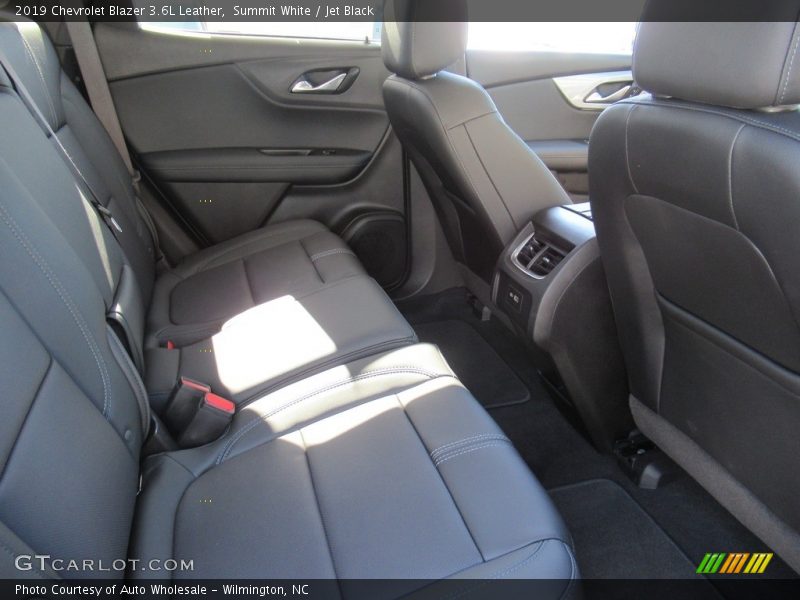 Summit White / Jet Black 2019 Chevrolet Blazer 3.6L Leather