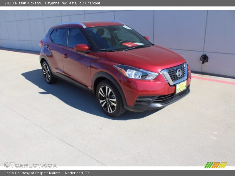 Cayenne Red Metallic / Charcoal 2020 Nissan Kicks SV
