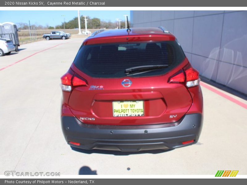 Cayenne Red Metallic / Charcoal 2020 Nissan Kicks SV