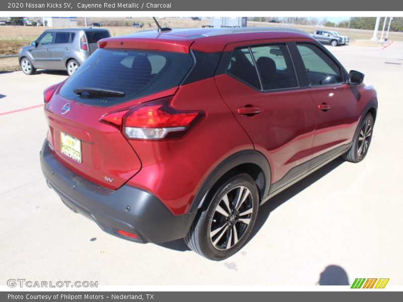 Cayenne Red Metallic / Charcoal 2020 Nissan Kicks SV