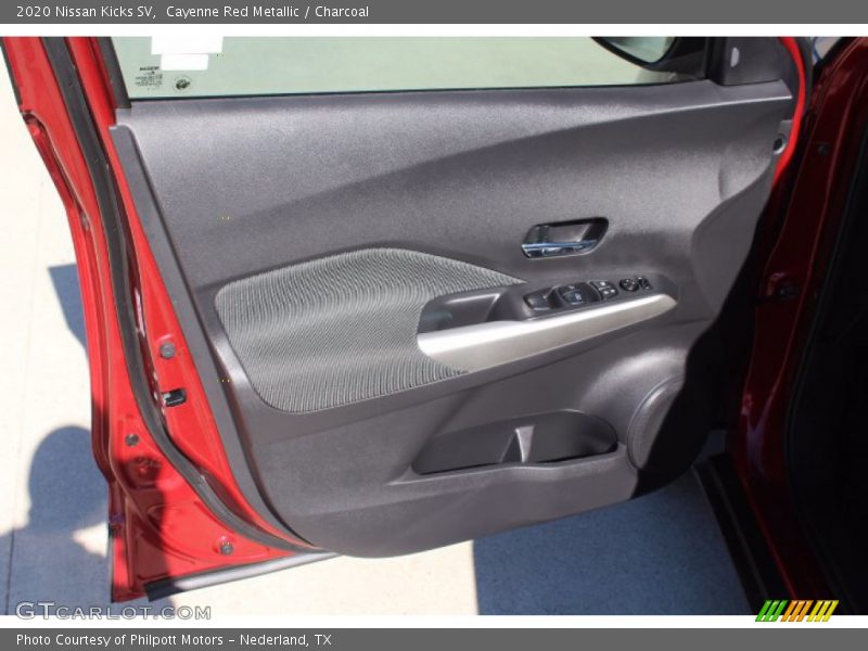 Cayenne Red Metallic / Charcoal 2020 Nissan Kicks SV