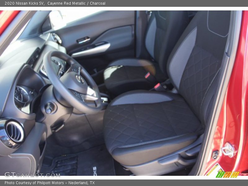 Cayenne Red Metallic / Charcoal 2020 Nissan Kicks SV