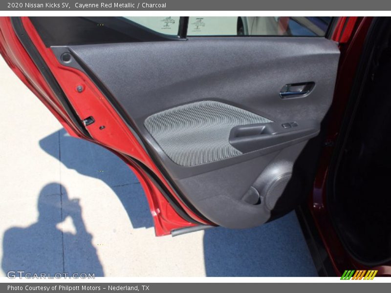 Cayenne Red Metallic / Charcoal 2020 Nissan Kicks SV
