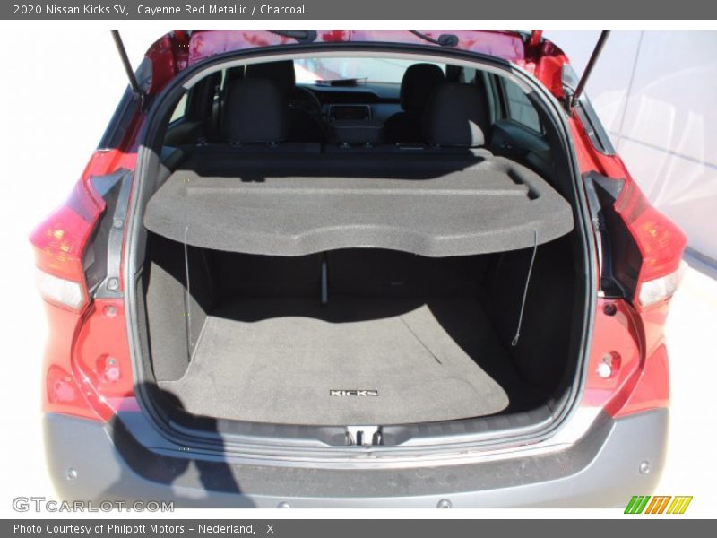 Cayenne Red Metallic / Charcoal 2020 Nissan Kicks SV