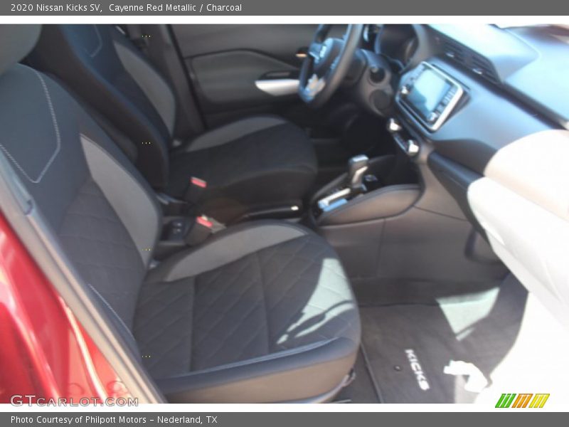Cayenne Red Metallic / Charcoal 2020 Nissan Kicks SV