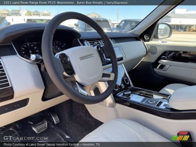 Byron Blue Metallic / Ivory/Espresso 2021 Land Rover Range Rover P525 Westminster